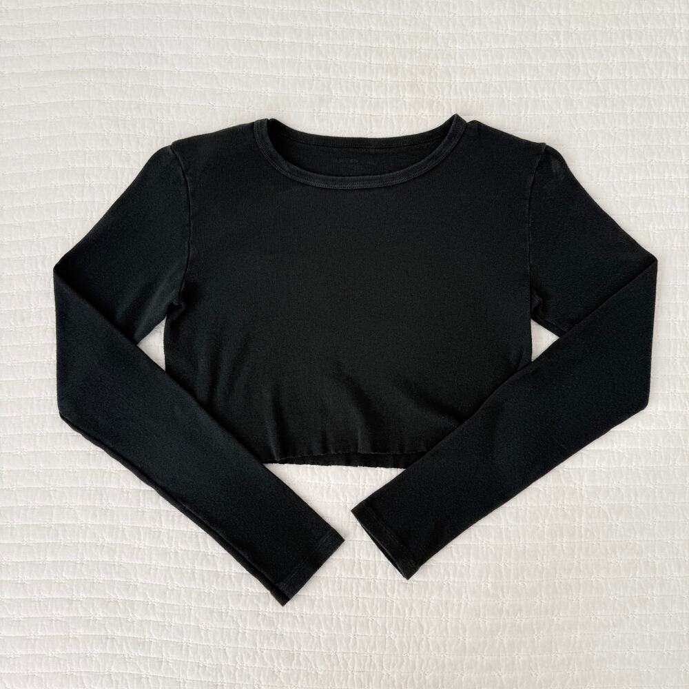 Brandy Melville Hallie Cropped Long Sleeve Cotton Tee in Black One Size